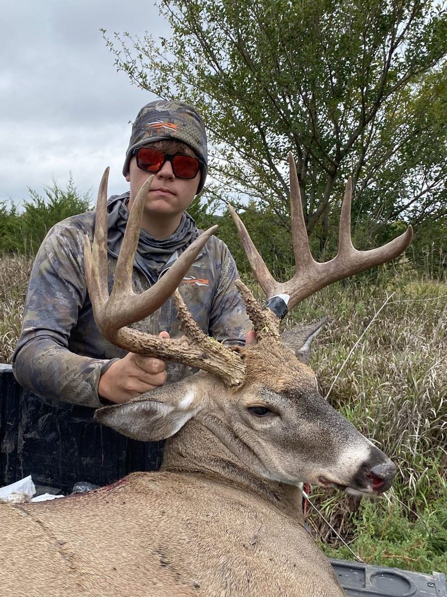 Kansas whitetail hunt at Double D Whitetail Ranch