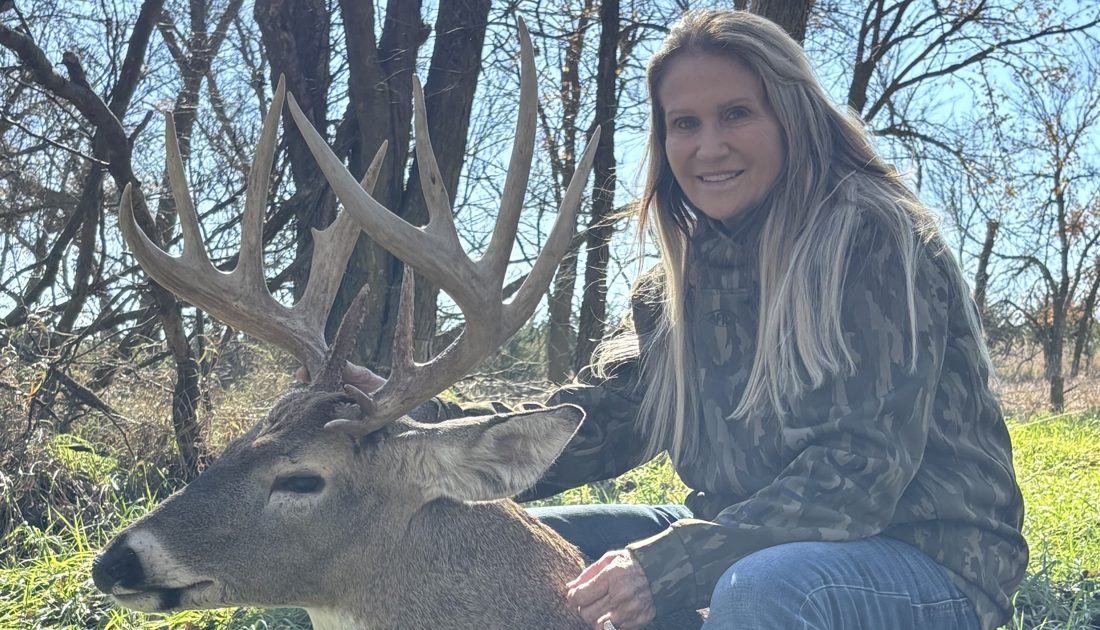 Kansas whitetail hunt at Double D Whitetail Ranch