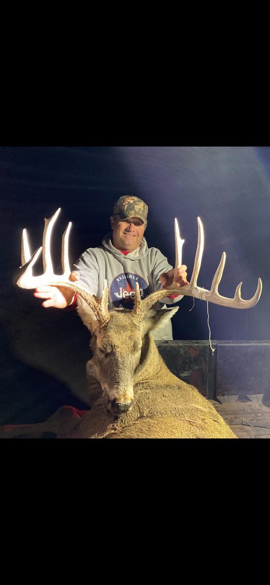 Kansas whitetail hunt at Double D Whitetail Ranch