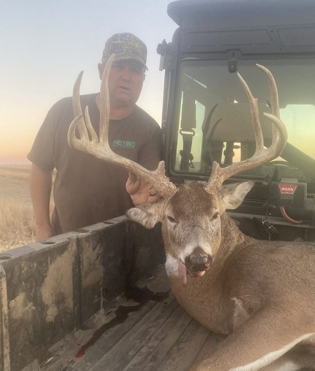 Kansas whitetail hunt at Double D Whitetail Ranch