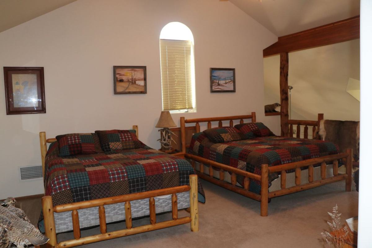 Molzahn Lodge at Double D Whitetail Ranch