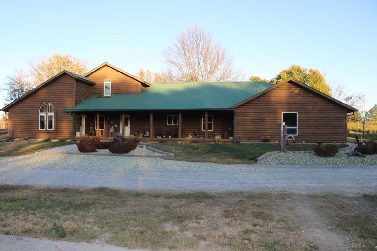 Molzahn Lodge at Double D Whitetail Ranch