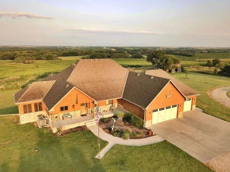Trouvaille Lodge exterior near Double D Whitetail Ranch